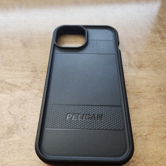 Pelican Protector (Magnetic) Case with MagSafe - iPhone 15 / 14 / 13 - Picture 4 of 8